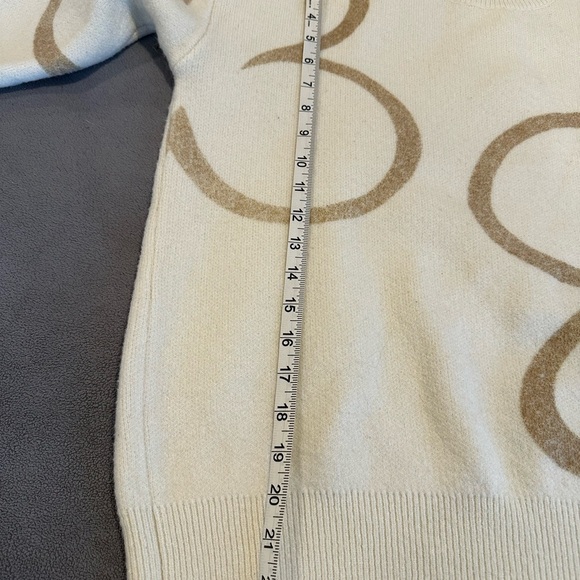 Le Lis Women’s small Cream Pullover Sweater Large Floral Daisy Outline Crew Neck - Picture 5 of 16